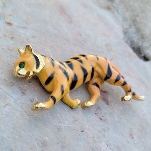 Vintage Capri Tiger Cat Brooch Enamel Gold Tone Green Eye Big Cat Pin Signed 2.5